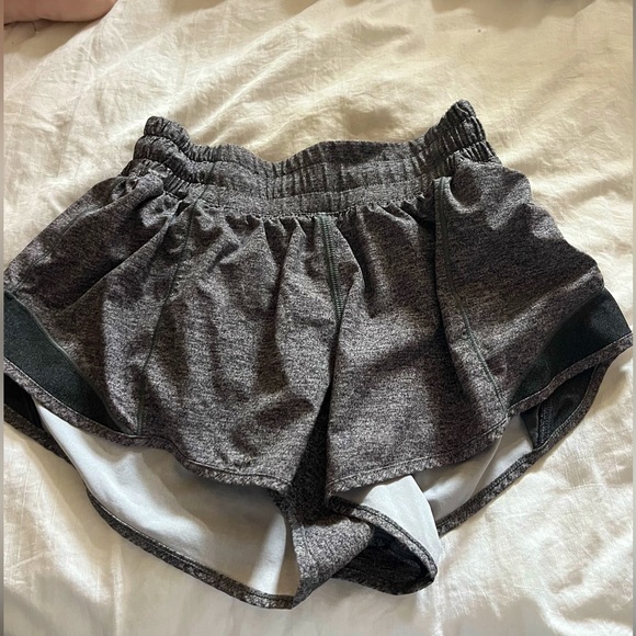 Lulu Lemon Hotty Hot Shorts - Picture 1 of 2